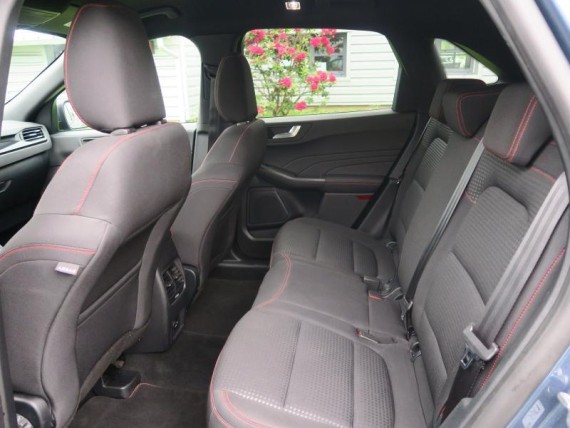 FORD Kuga auem_AE12568_06_hd.jpg