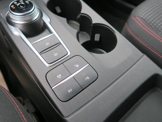 FORD Kuga auem_AE12568_11_hd.jpg