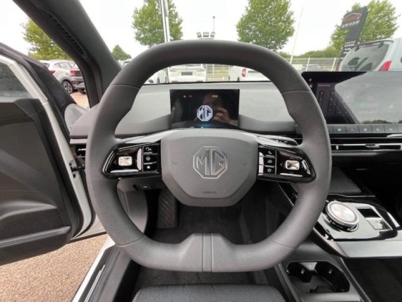 MG MOTOR MG4 auem_AE12684_08_hd.jpg