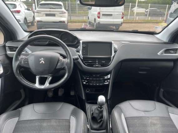 PEUGEOT 2008 auem_AE12685_08_hd.jpg