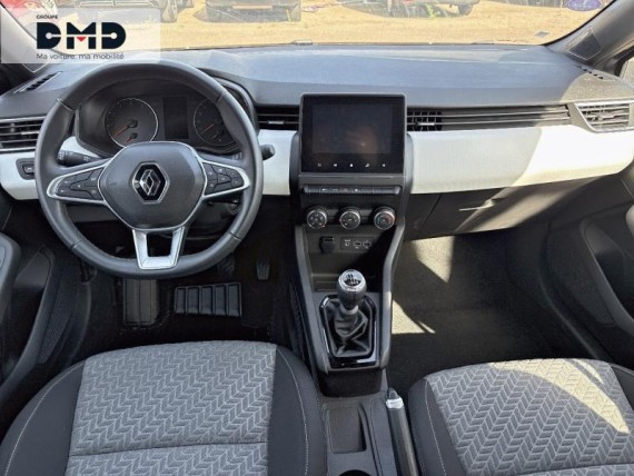 RENAULT Clio auem_AE12717_09_hd.jpg