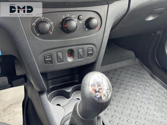 DACIA Sandero auem_AE12706_14_hd.jpg