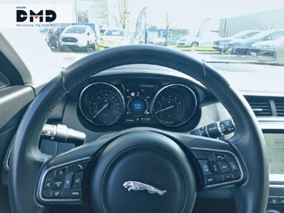 JAGUAR E-Pace auem_FR68270_07_hd.jpg