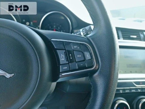 JAGUAR E-Pace auem_FR68270_19_hd.jpg