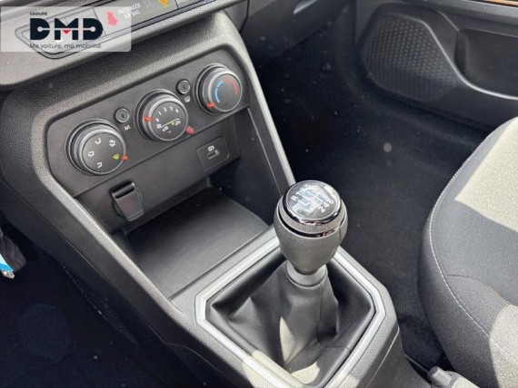 DACIA Sandero auem_AE12819_16_hd.jpg