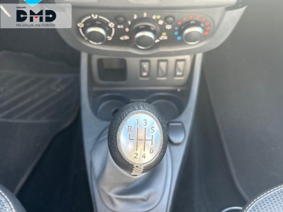 DACIA Duster auem_AE12821_08_hd.jpg