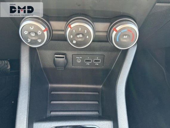 RENAULT Clio auem_AE12799_15_hd.jpg