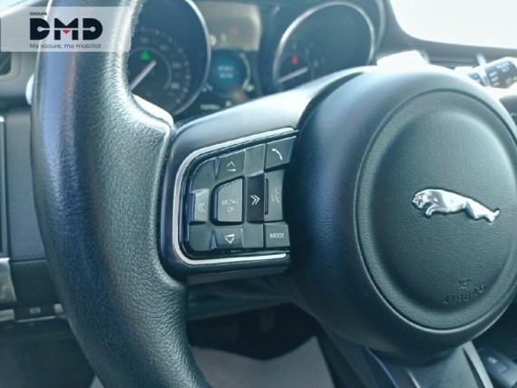 JAGUAR E-Pace auem_FR68270_15_hd.jpg
